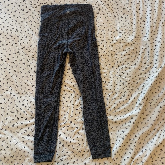 Athleta “Ultimate Stash Pocket 7/8 textured Tight” leggings reflective pattern - Picture 5 of 9